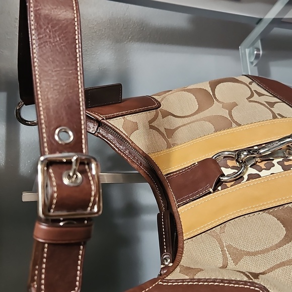 COACH EUC HAMPTON SHOULDER BAG - Picture 9 of 15